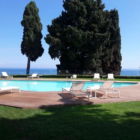 Mon Repos טאורמינה